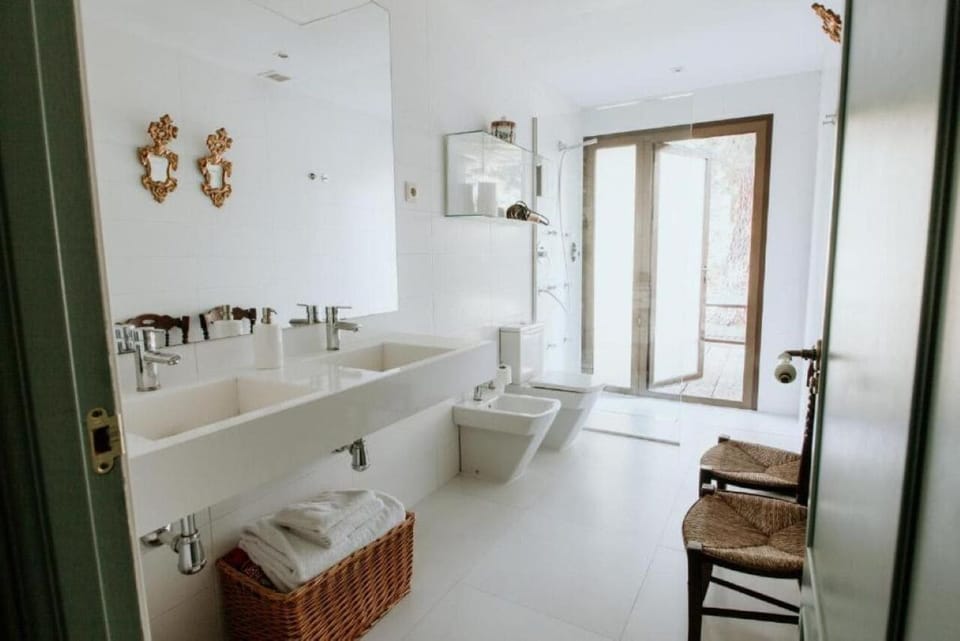 Premium Suite, 1 King Bed, Private Pool, Pool View | Bathroom | Shower, free toiletries, hair dryer, towels