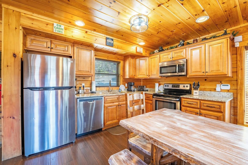House, Multiple Beds, Pool Access, Garden View (Splash With A View) | Private kitchen