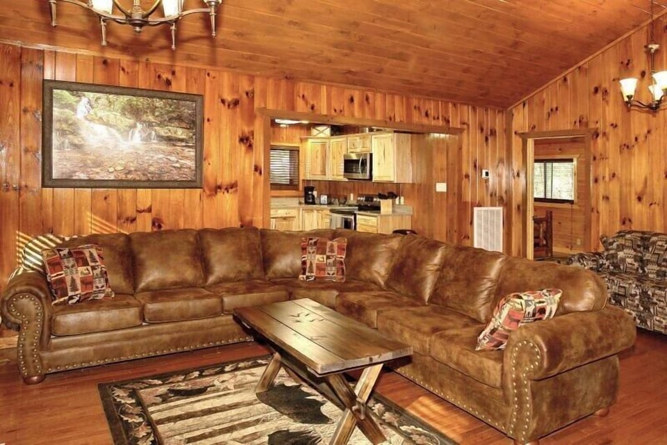 House, Multiple Beds, Hot Tub, Garden View (Laurel Manor) | Living area
