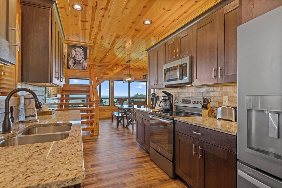 House, Multiple Beds, Hot Tub, Mountain View (Dolly Valley View) | Private kitchen