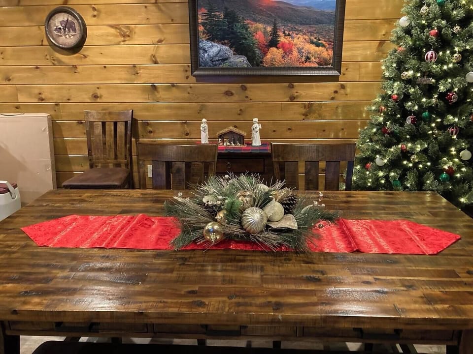 Bear Paws Up Cabin in Pigeon Forge
