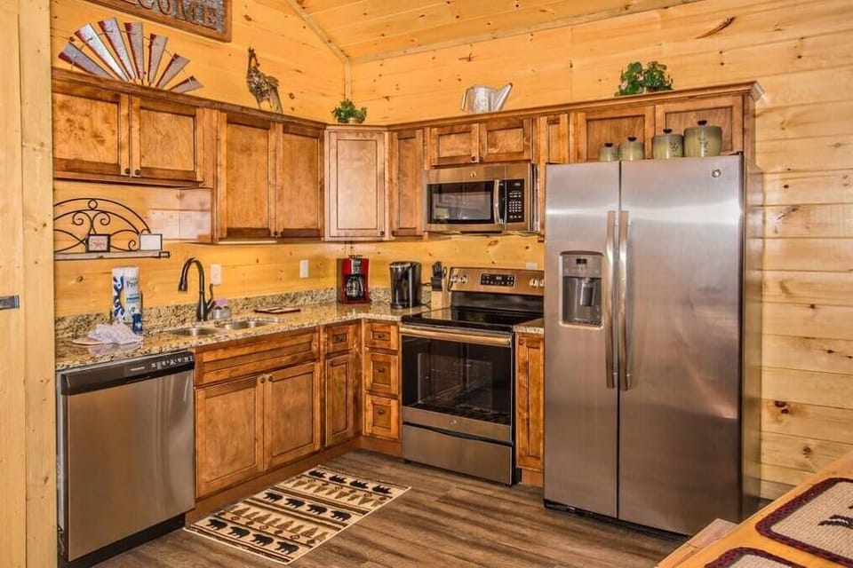 House, Multiple Beds, Patio, Garden View (All Bear Paws) | Private kitchen