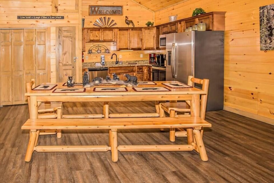House, Multiple Beds, Patio, Garden View (All Bear Paws) | Dining