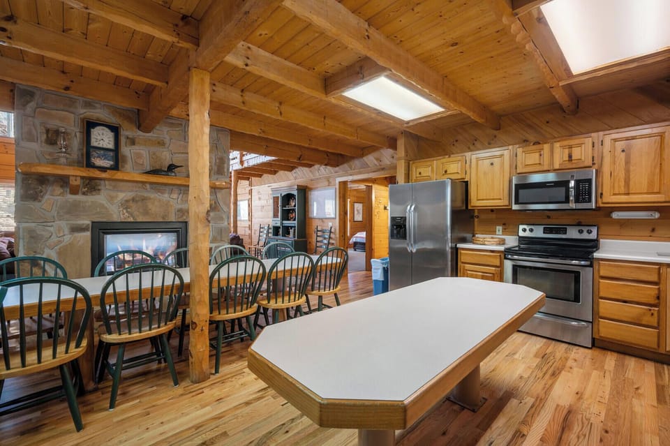 Cabin, Multiple Beds, Hot Tub, Garden View (Country Pines Lodge) | Private kitchen