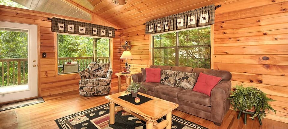 House, 1 King Bed with Sofa bed, Hot Tub, Garden View (Honey Bear Den) | Living area