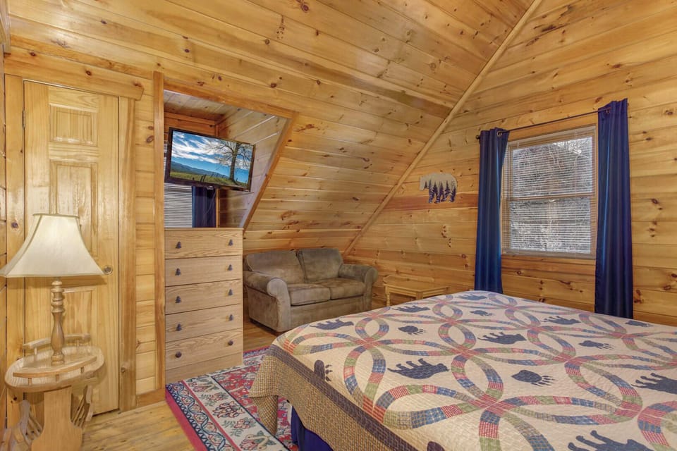 House, Multiple Beds, Hot Tub, Garden View (Smoky Mountain Memories) | 4 bedrooms, individually decorated, individually furnished, bed sheets