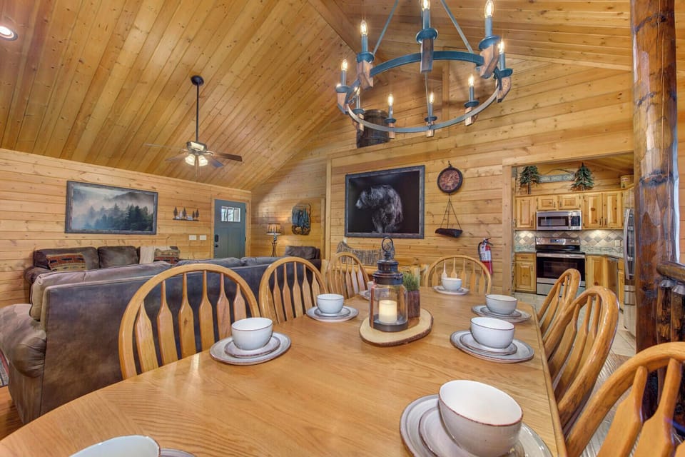 House, Multiple Beds, Balcony, Garden View (Smokies Edge) | Dining