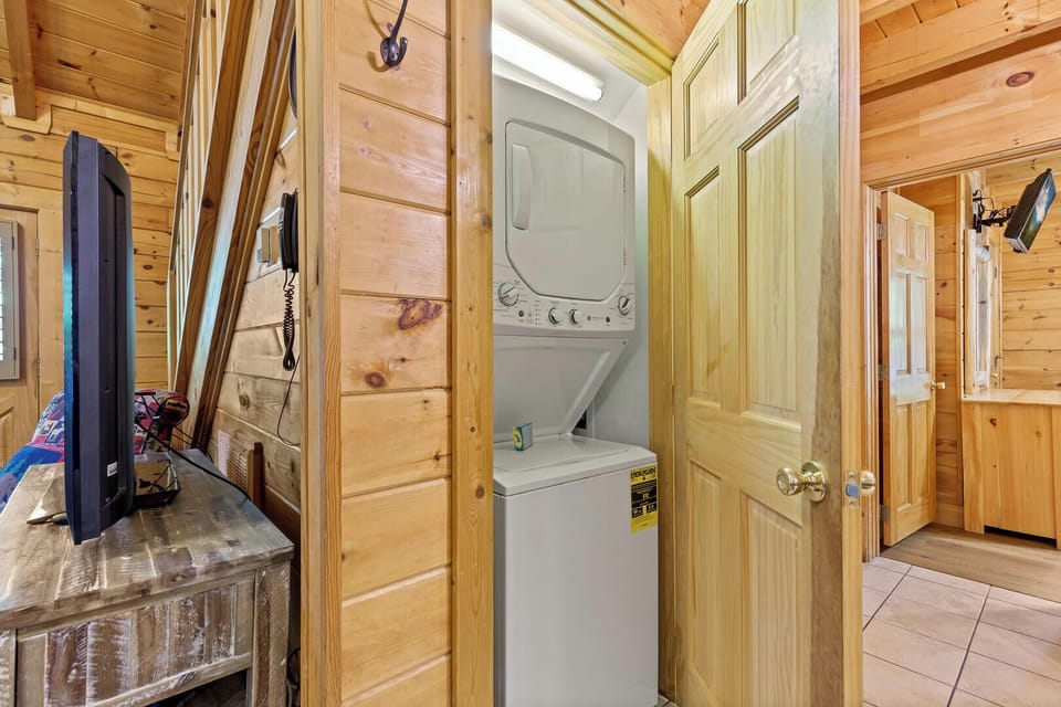 House, Multiple Beds, Hot Tub, Garden View (Mountain Charm) | Interior