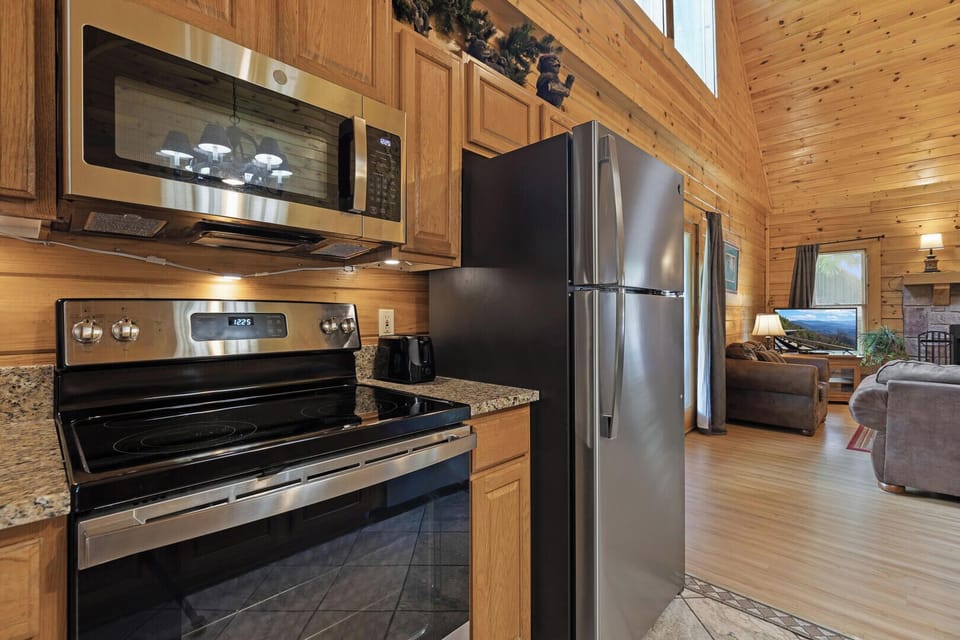 House, Multiple Beds, Hot Tub, Garden View (Three Bears) | Private kitchen