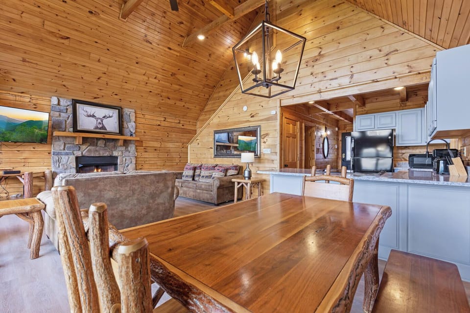 House, Multiple Beds, Hot Tub, Mountain View (High Hopes) | Living area