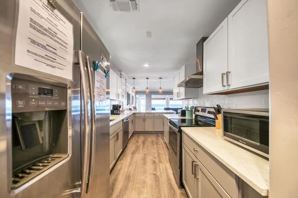 House, Multiple Beds (Green Reef #6- Beachfront Bliss) | Private kitchen