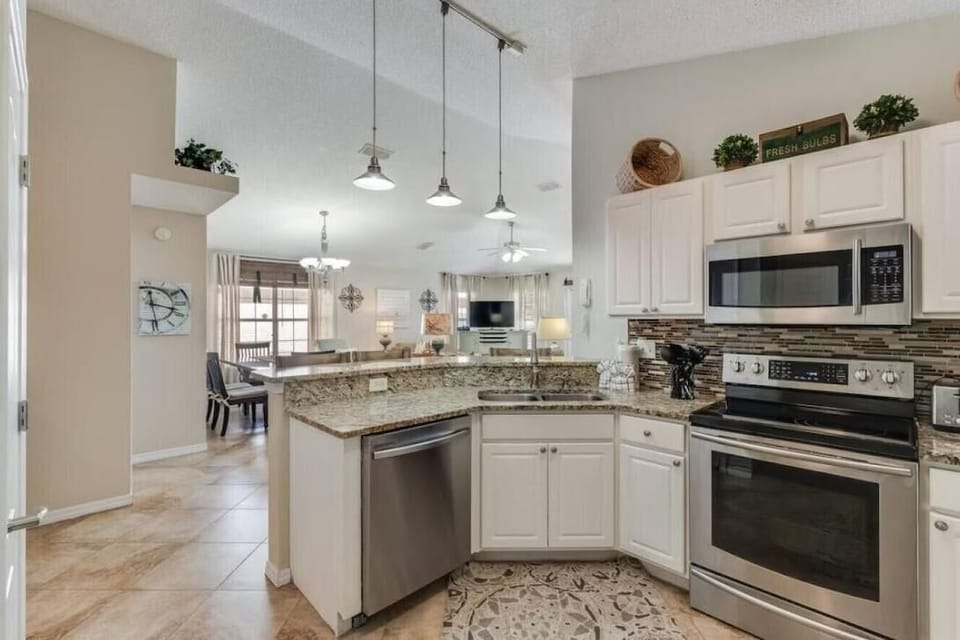 House, Multiple Beds (Cone's Cove) | Private kitchen