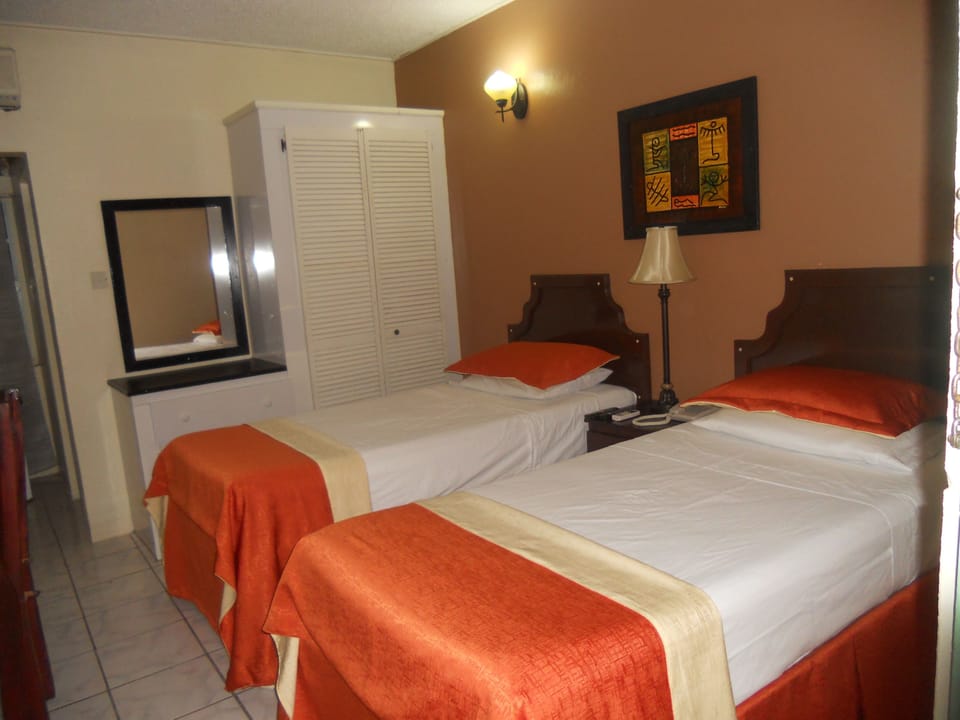 Room, 2 Twin Beds | In-room safe, desk, iron/ironing board (on request), cribs (free)