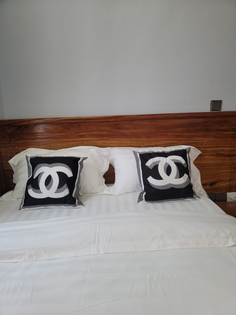 Deluxe Double Room, Courtyard View | Desk, laptop workspace, free WiFi