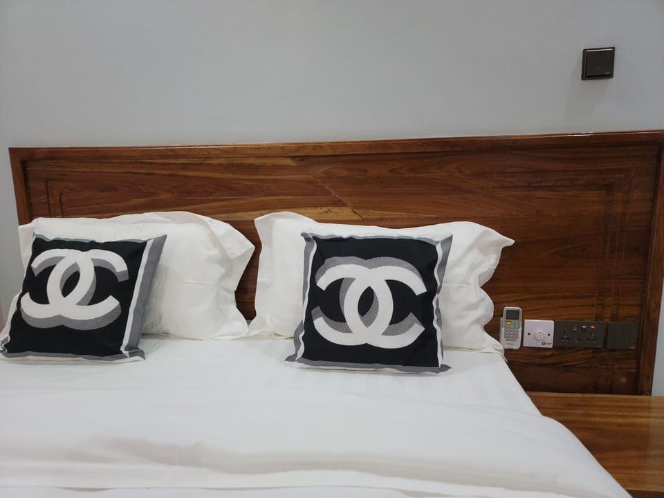 Deluxe Double Room, Courtyard View | Desk, laptop workspace, free WiFi