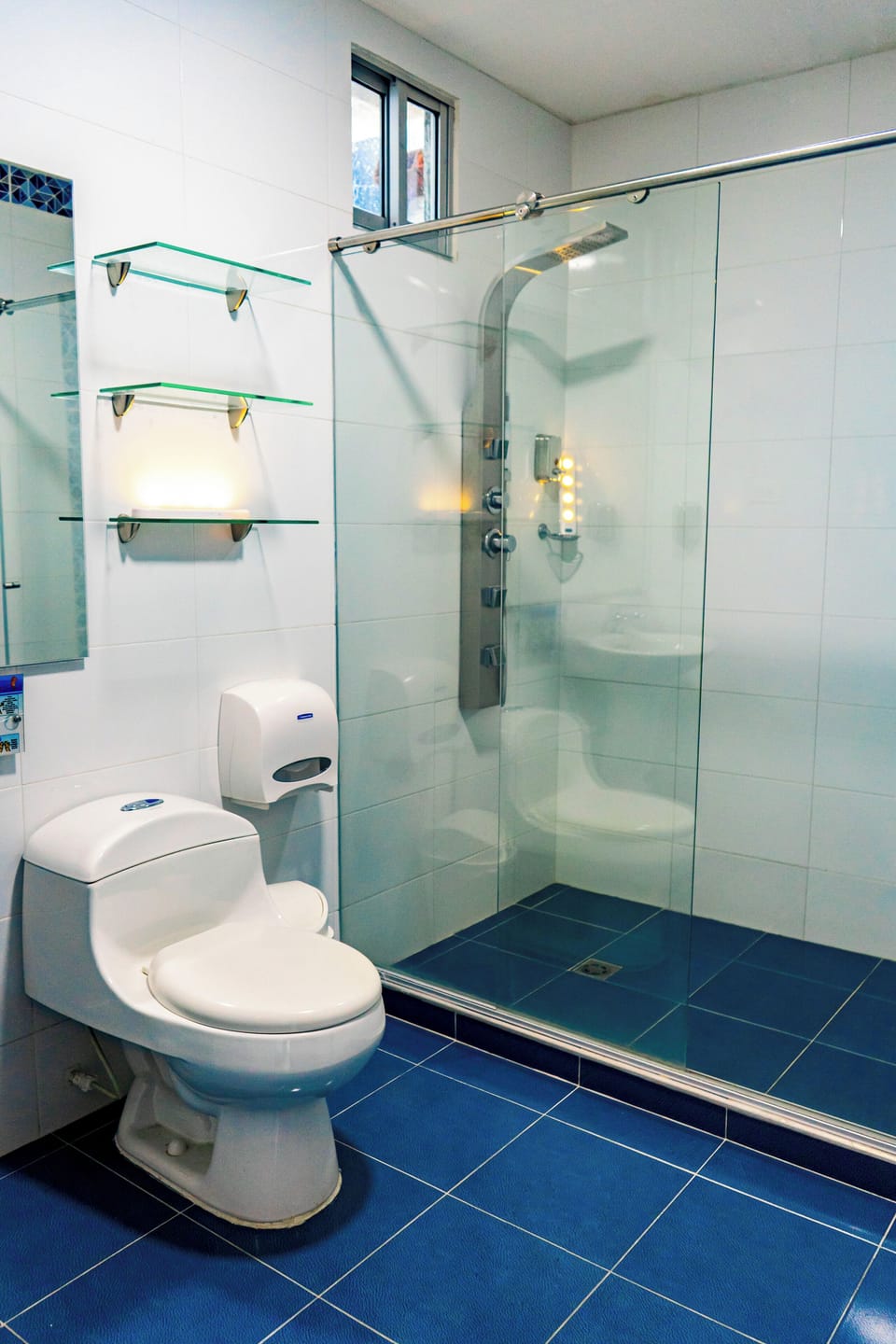Standard Triple Room | Bathroom | Shower, towels, toilet paper