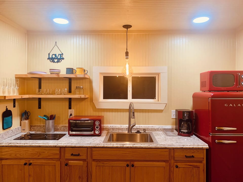 Romantic Cabin, Private Bathroom | Private kitchen