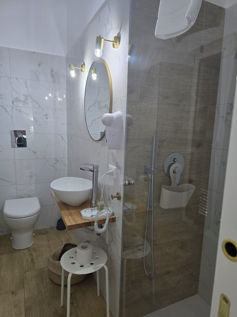 Deluxe Double Room, Balcony | Bathroom | Shower