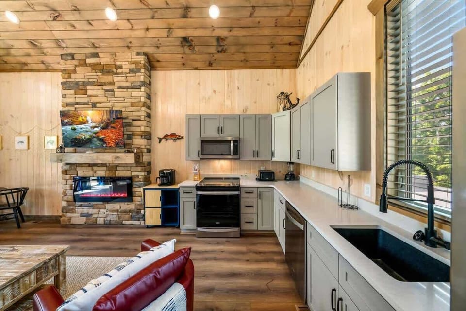 Fully stocked kitchen so you can cook and feed your group during your stay. (stove, oven, microwave, sink (no disposal), fridge, freezer, coffee machine, blender, can opener, toaster, cook/bakeware, silverware, dishes, cups, mugs, and wine glasses.