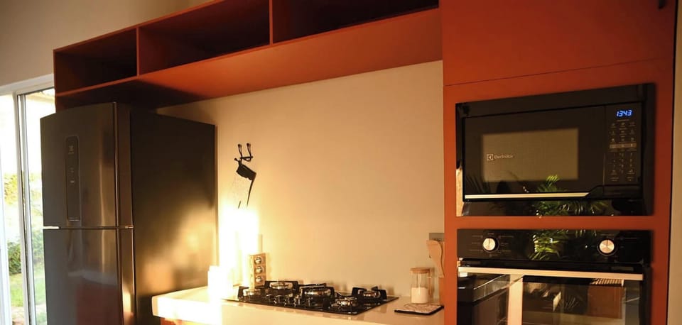 Honeymoon House | Private kitchen | Fridge, microwave, stovetop, cookware/dishes/utensils