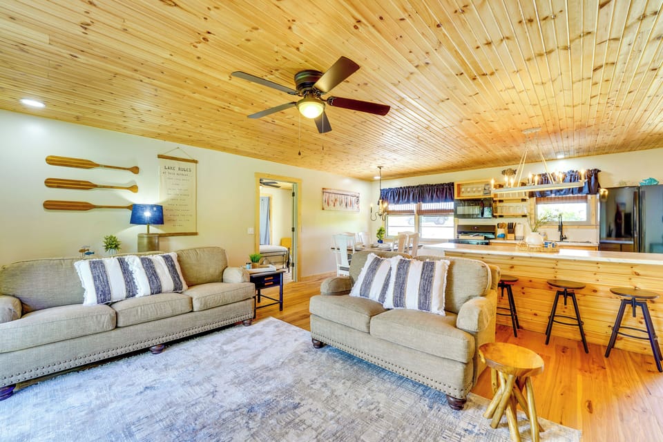 Interior | Open Floor Plan | Free WiFi