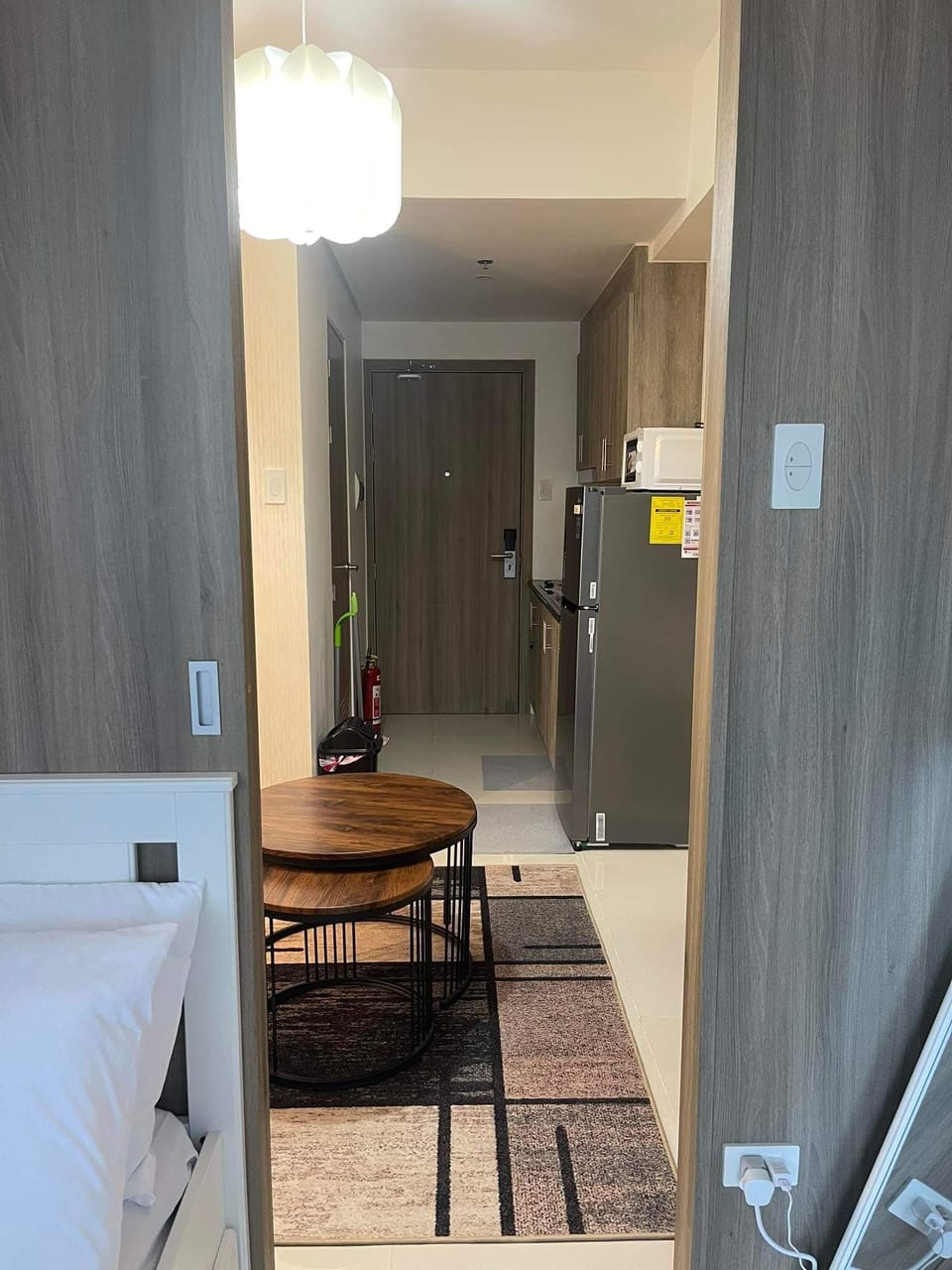 Basic Condo, 1 Bedroom, Balcony, Pool View | Living area