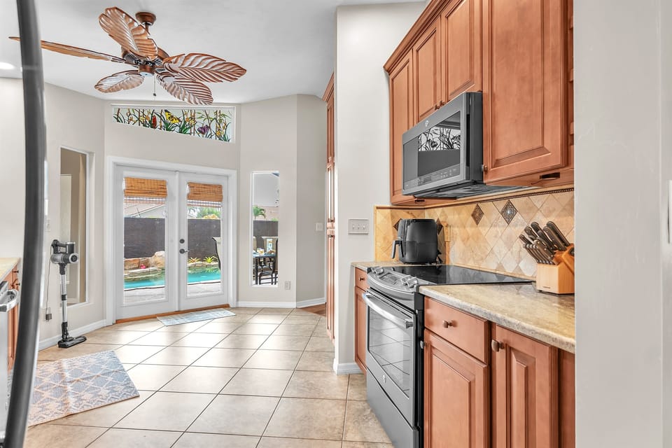 Kitchen w/ Lanai Access