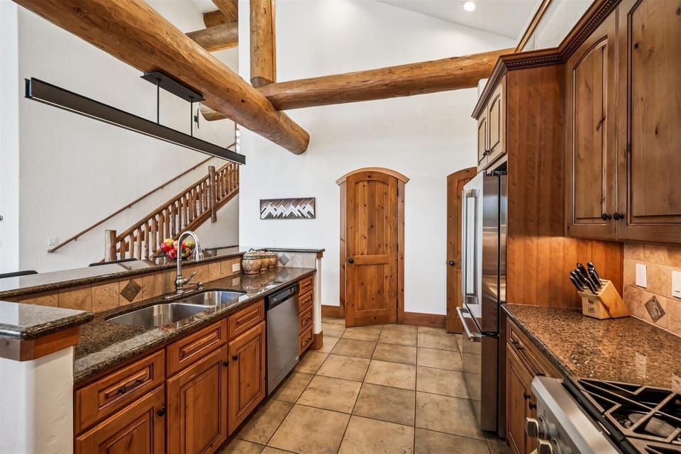Kitchen - Ski Inn - Breckenridge Vacation Rental