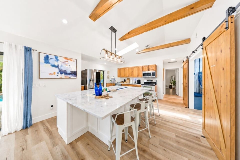 Kitchen: Enjoy cooking in style amid modern appliances and warm wooden accents!