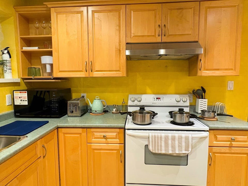 Full Kitchen