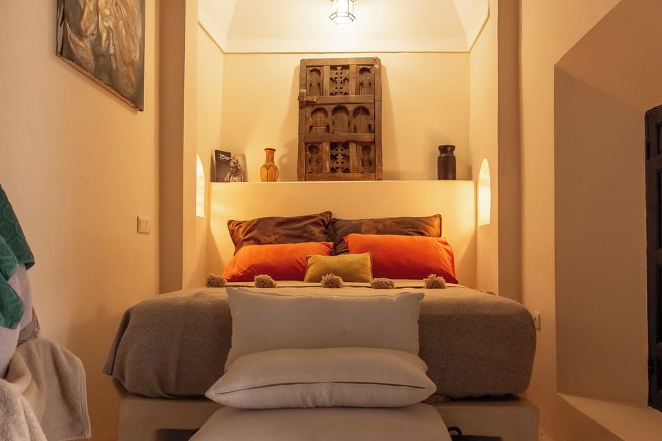 Traditional Double Room, 1 King Bed, Housekeeping, Pool View | Laptop workspace, soundproofing, free WiFi