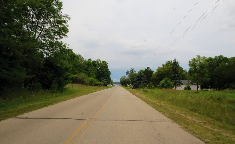 The walk to lake public access from driveway & free parking (7 minute walk)