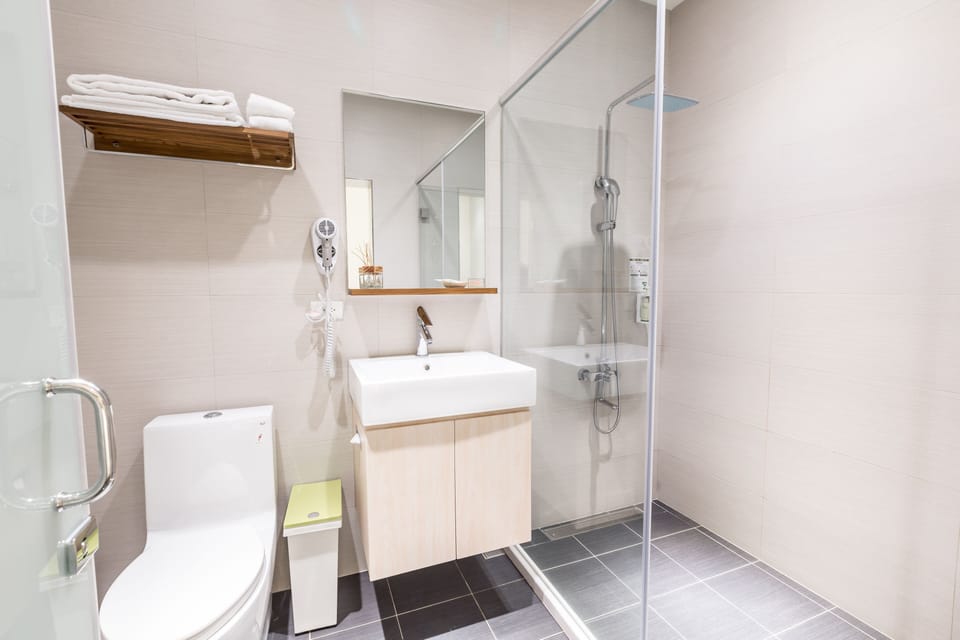 Comfort Suite, 1 Bedroom | Bathroom | Designer toiletries, hair dryer, slippers, bidet