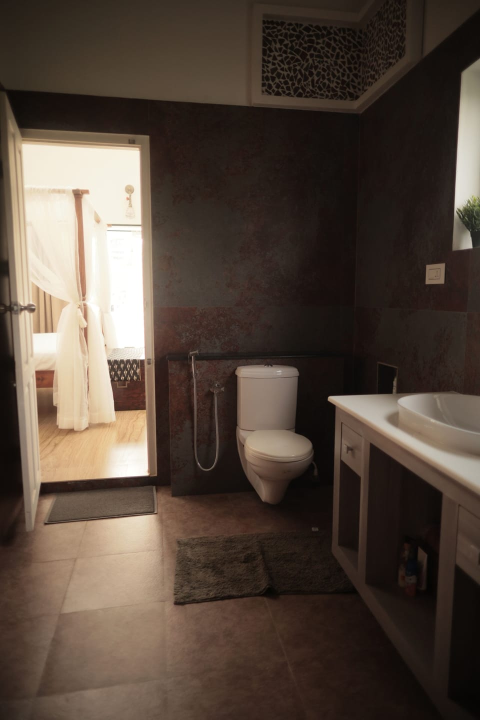 Deluxe Double Room, Non Smoking, Balcony | Bathroom | Shower, towels, soap, shampoo