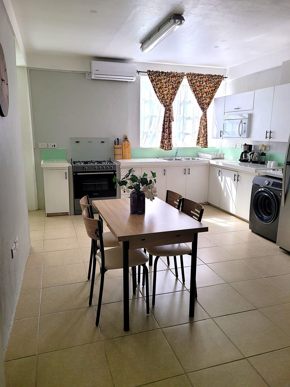 13, Open Plan Living Area, Kitchen