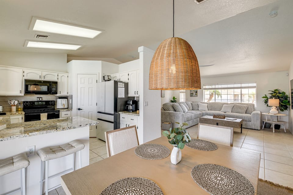Dining Table & Bar Area w/ Stools