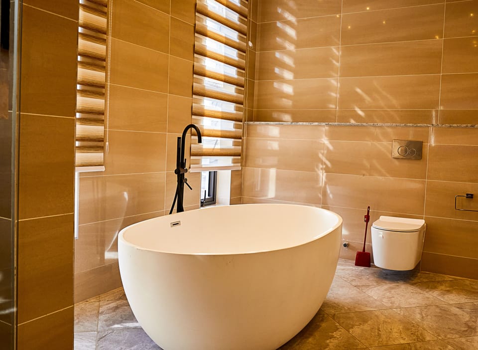 Deluxe Apartment, Courtyard View | Bathroom | Slippers