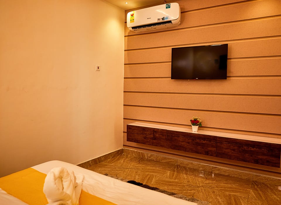 Deluxe Apartment, Courtyard View | Blackout drapes, soundproofing, iron/ironing board (on request)