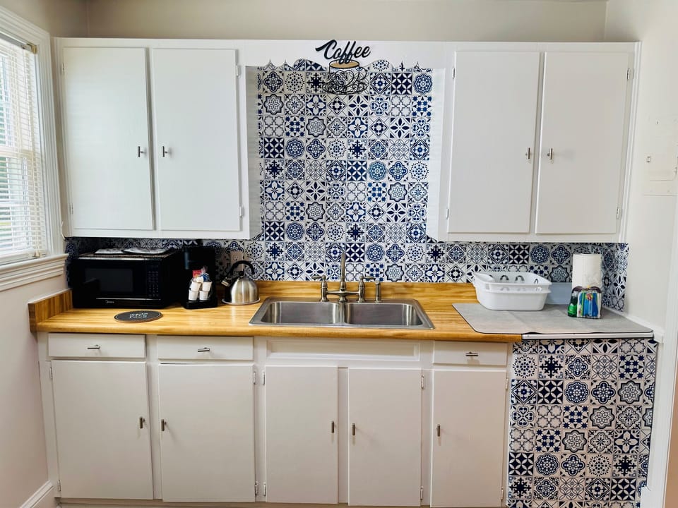 Fully equipped Kitchen with small appliances like Keurig coffee maker, CrockPot, blender and toaster.