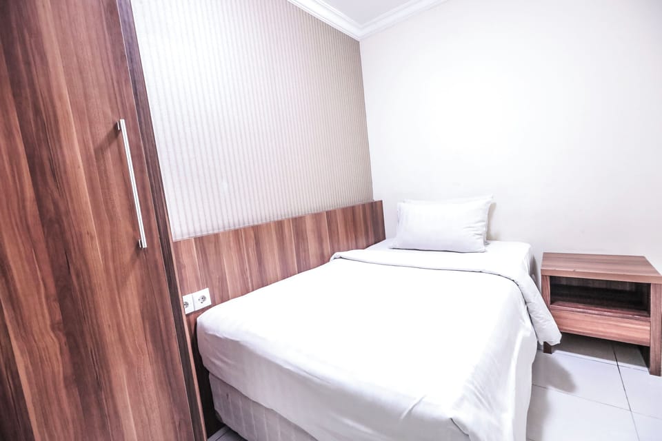 Deluxe Triple Room, Balcony, City View | Desk, free WiFi