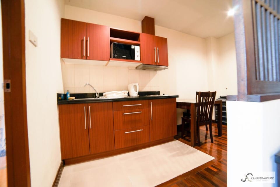 Deluxe Double Room | Desk, free WiFi, bed sheets