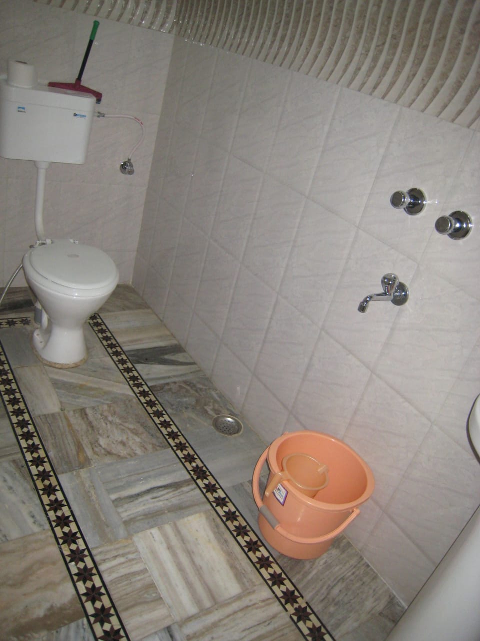 Deluxe Double Room, 1 Double Bed, River View | Bathroom | Shower, free toiletries, towels
