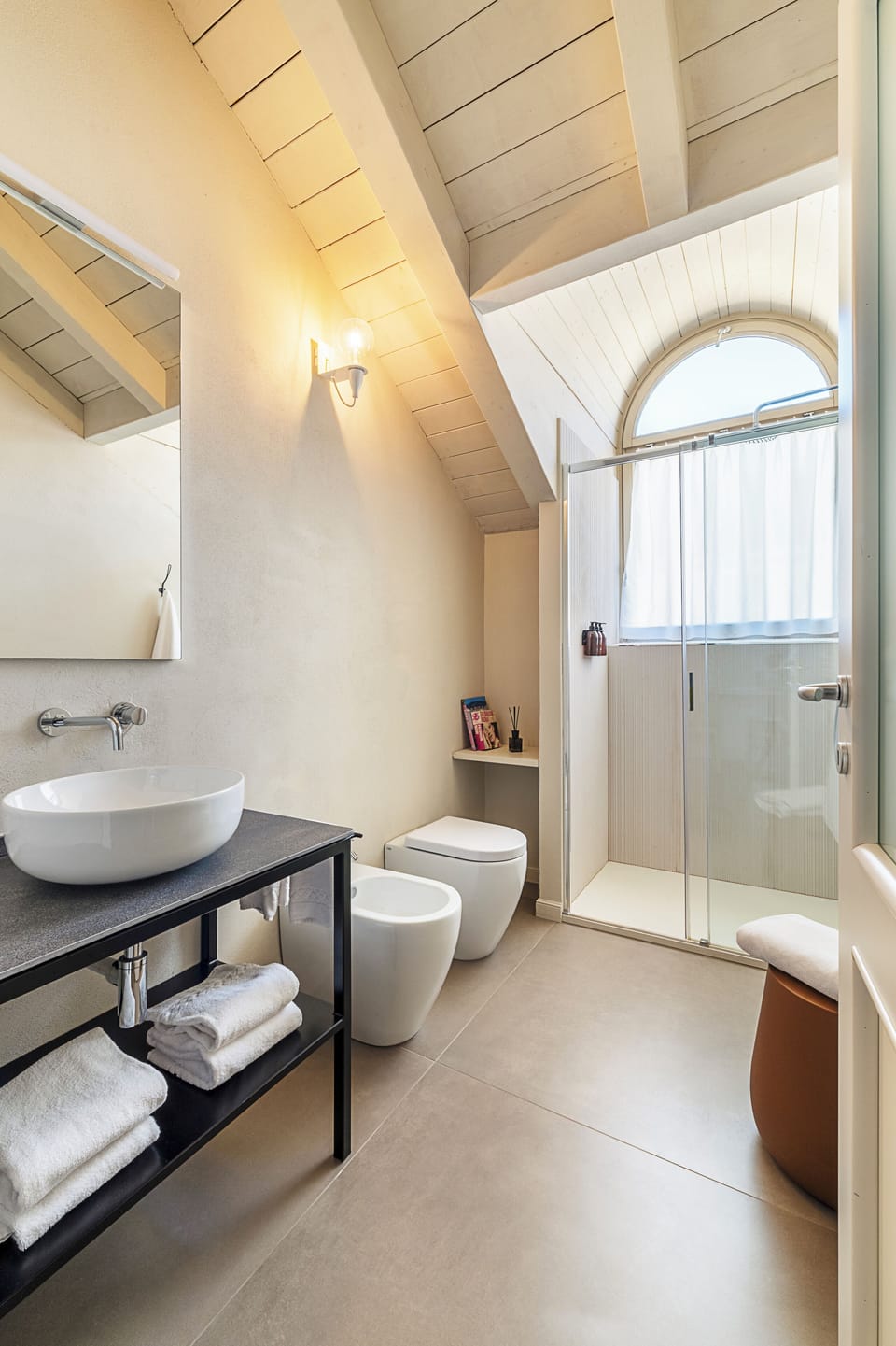 Classic Double or Twin Room | Bathroom | Shower, rainfall showerhead, hair dryer, towels