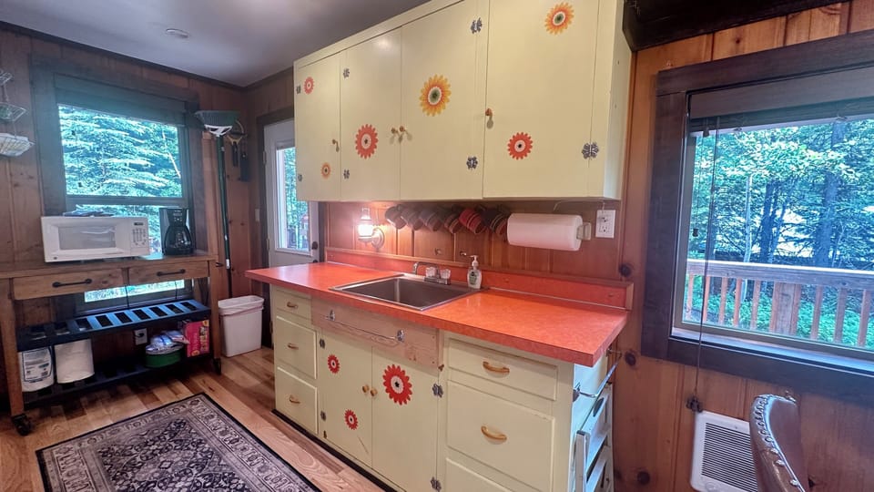 Timeless kitchenette