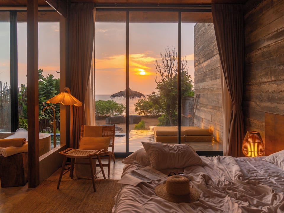 Sun | Premium bedding, free minibar, soundproofing, rollaway beds