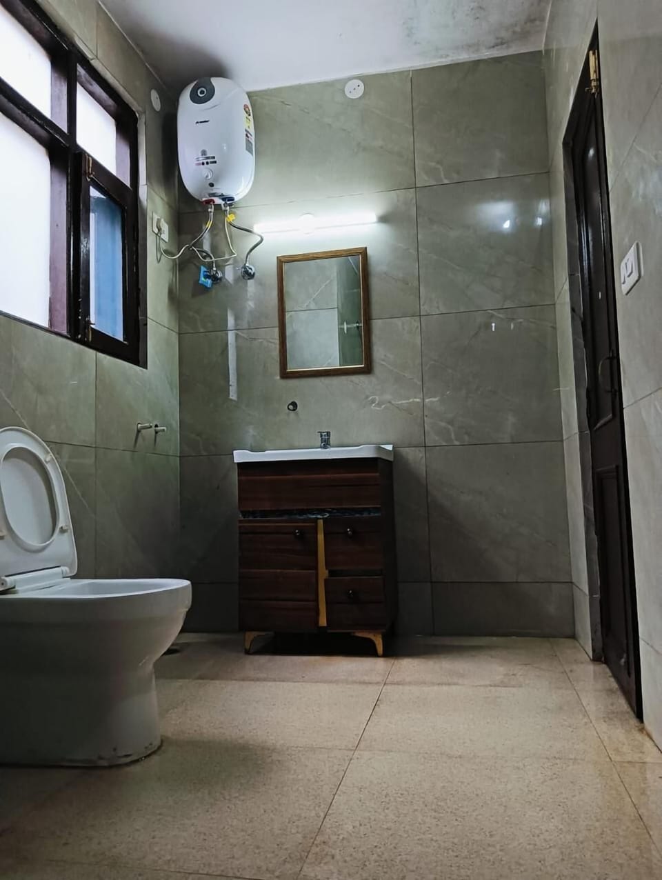 Separate tub and shower, rainfall showerhead, free toiletries, towels