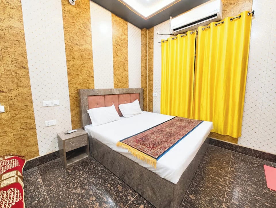 Hypo-allergenic bedding, desk, soundproofing, free WiFi