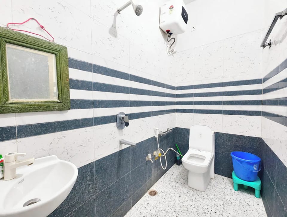 Shower, rainfall showerhead, bidet, towels
