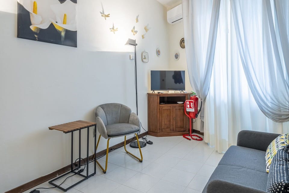 Autumn, Bedroom, Kitchen, Living Room, Spring, Summer