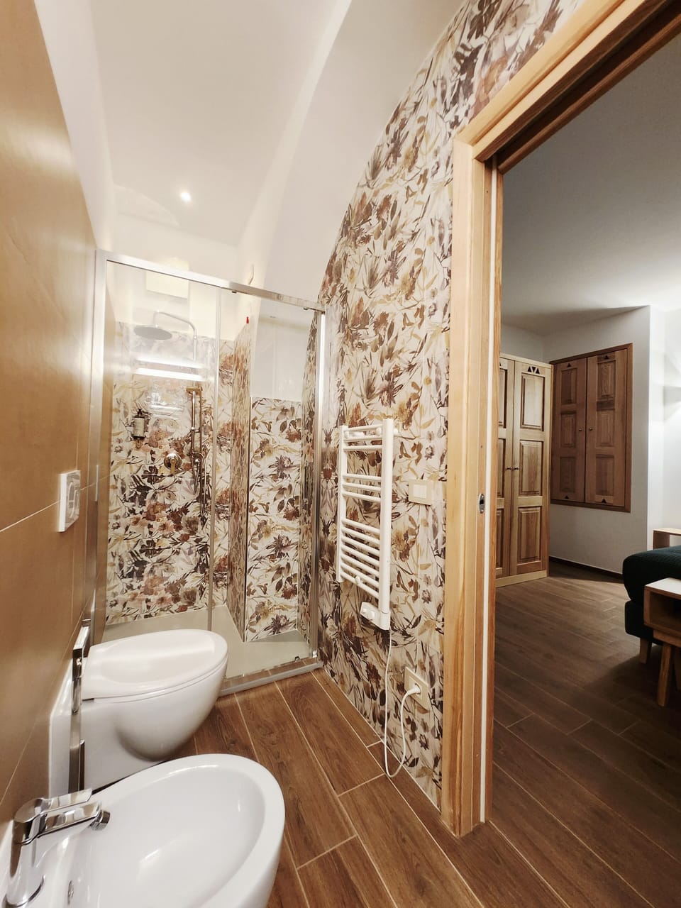 Deluxe Double Room, 1 Queen Bed, Pets Not Allowed, City View | Bathroom | Shower, hair dryer, bidet, towels